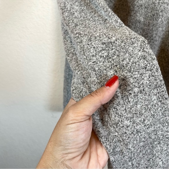 FIGS Gray Long Sleeve Super Soft Knit Pullover Lightweight Sweater Size Small - Picture 10 of 12